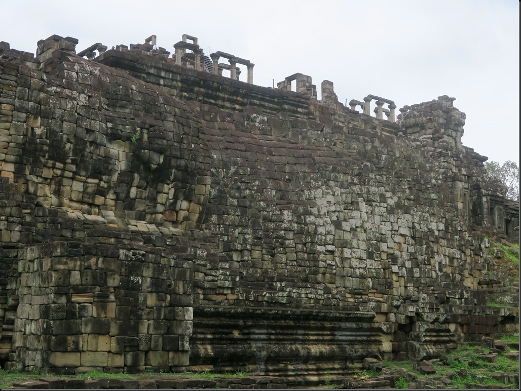 Le Baphuon, le Bouddha couché