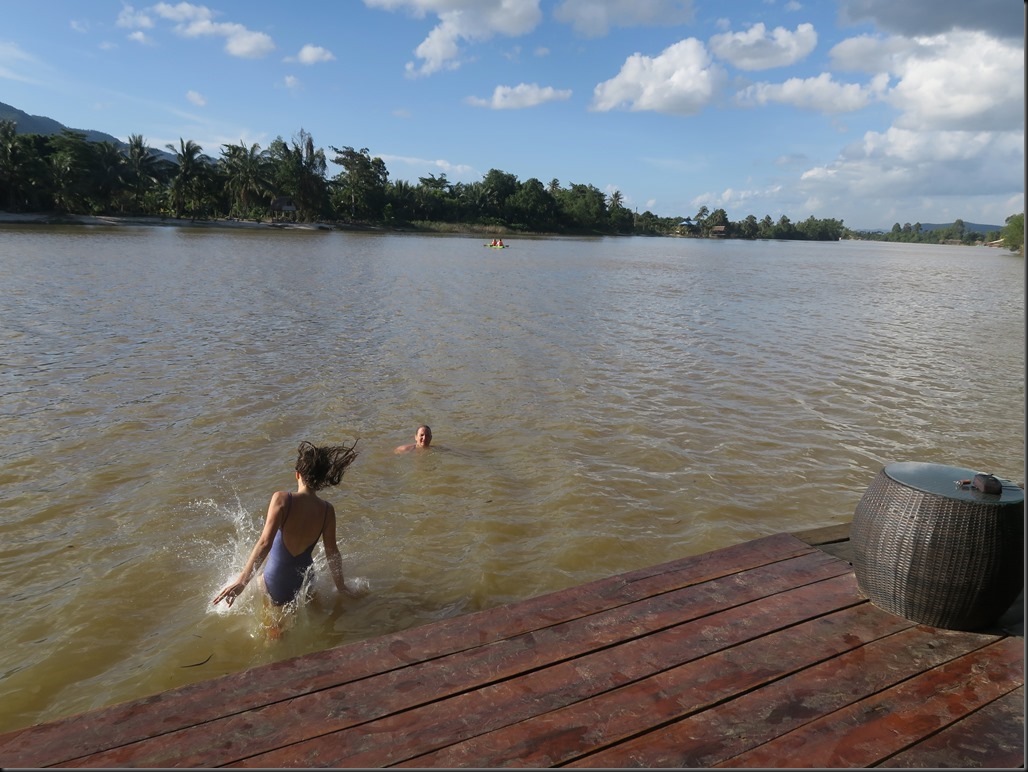 Au bord de la rivi&egrave;re &agrave; Kampot