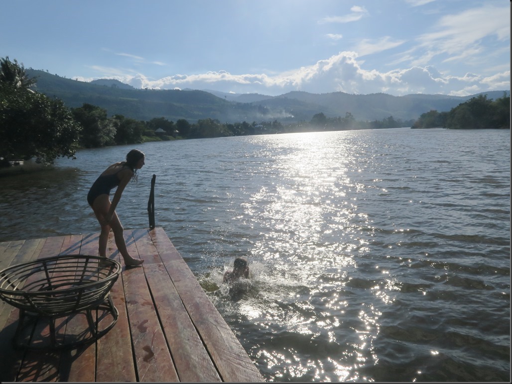 Au bord de la rivi&egrave;re &agrave; Kampot